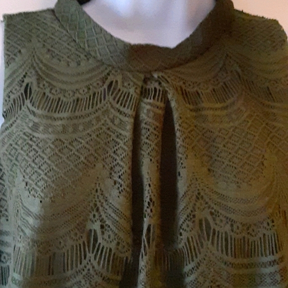 IT GIRL olive top with lace overlay - Picture 3 of 9